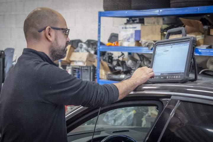 Des mécaniciens compétents pour effectuer le contrôle technique de votre voiture