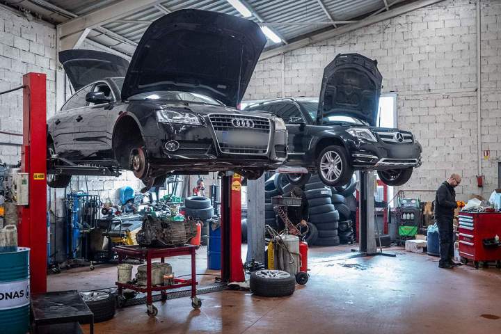 Des mécaniciens compétents pour effectuer le contrôle technique de votre voiture